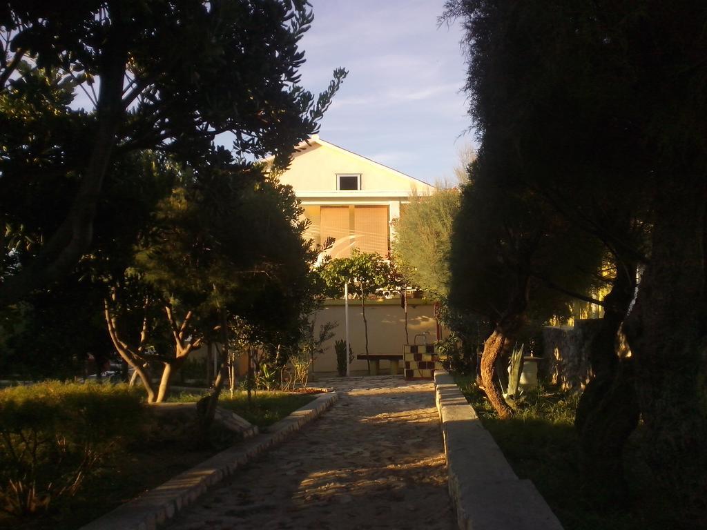 Apartamento Kuca Za Odmor Laura Ražanac Exterior foto